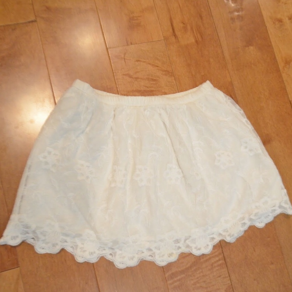 ABERCROMBIE & FITCH Lacey white floral skirt